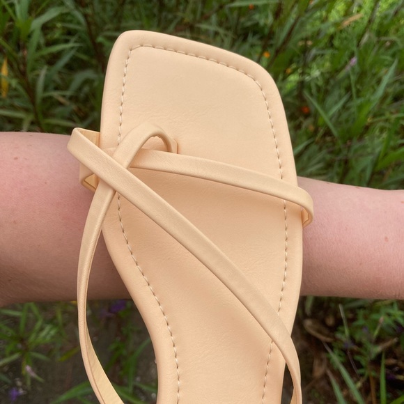 Zara New Flat Squared Toe Yellow Nude Sandals, size 9, nwt - Picture 3 of 6